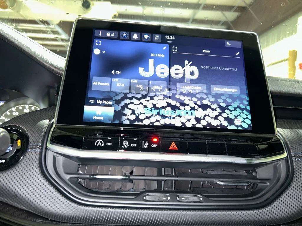 New 2026 Black Jeep Latitude image 21