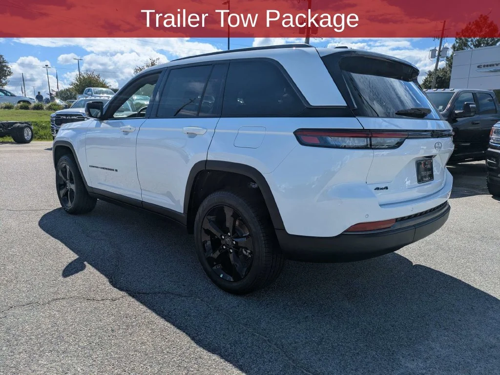 New 2027 Bright White Clear-Coat Paint Jeep Limited image 7