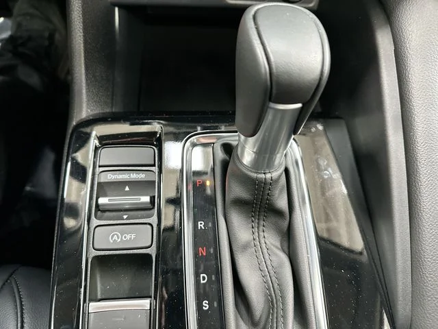 Used 2025  Acura Base image 22