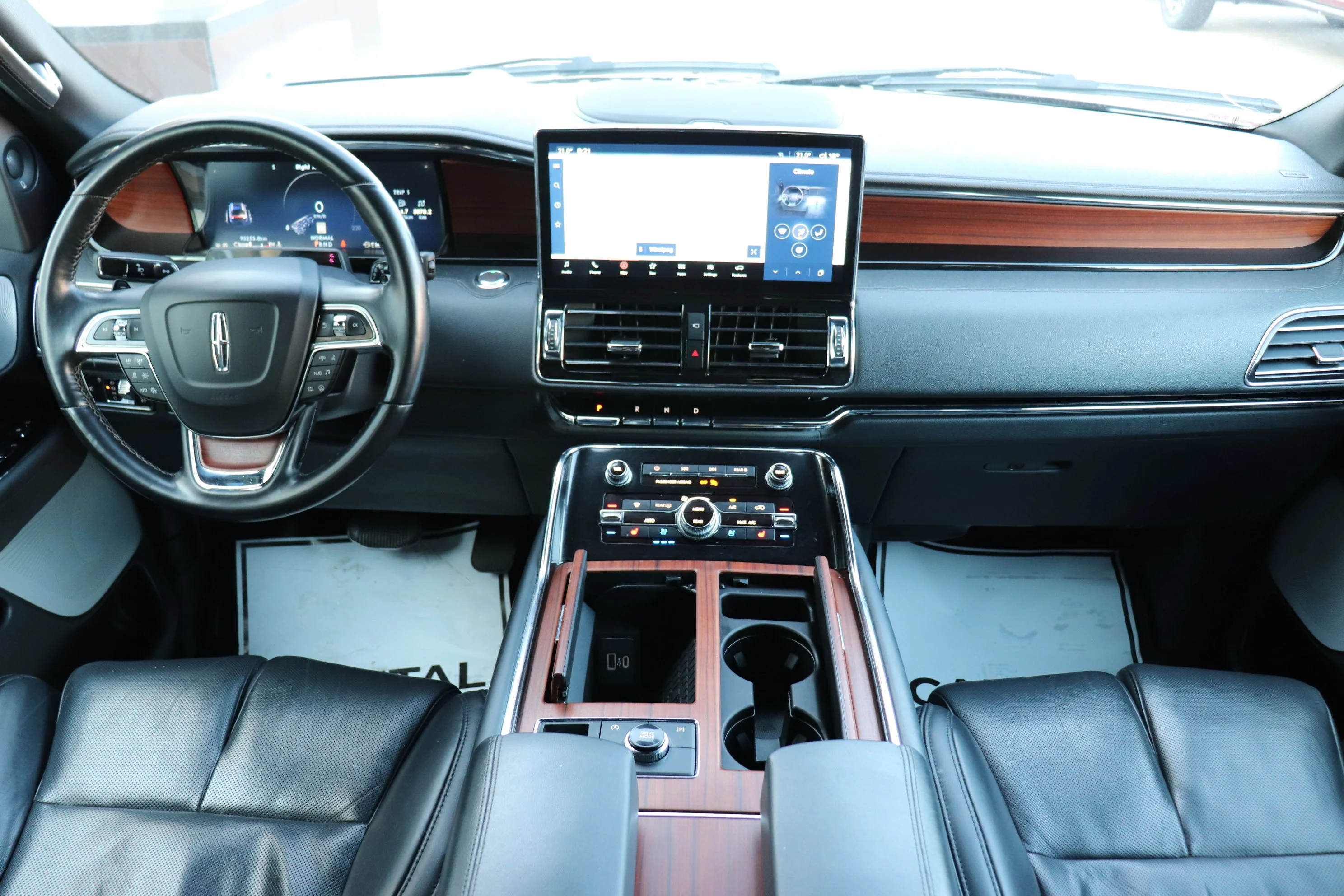 Used 2023 Black Lincoln Reserve image 27