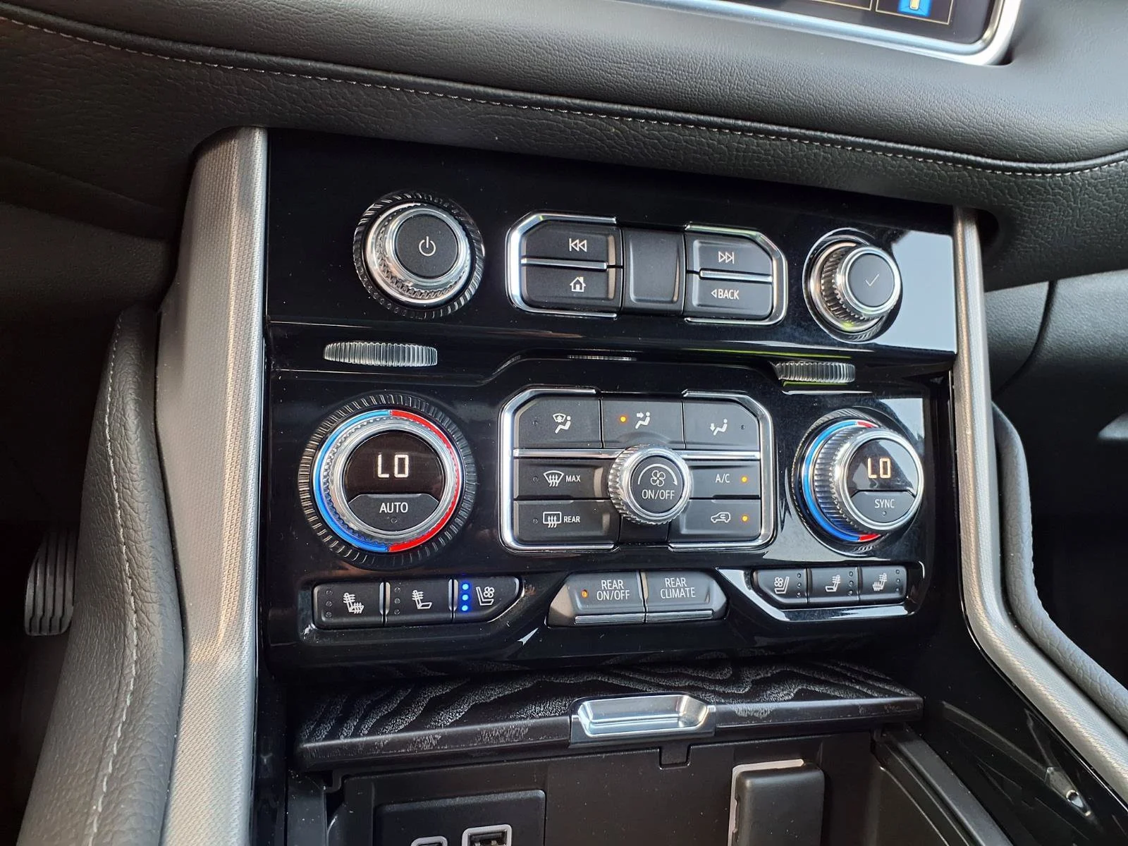 Used 2024 Onyx Black GMC Denali image 13