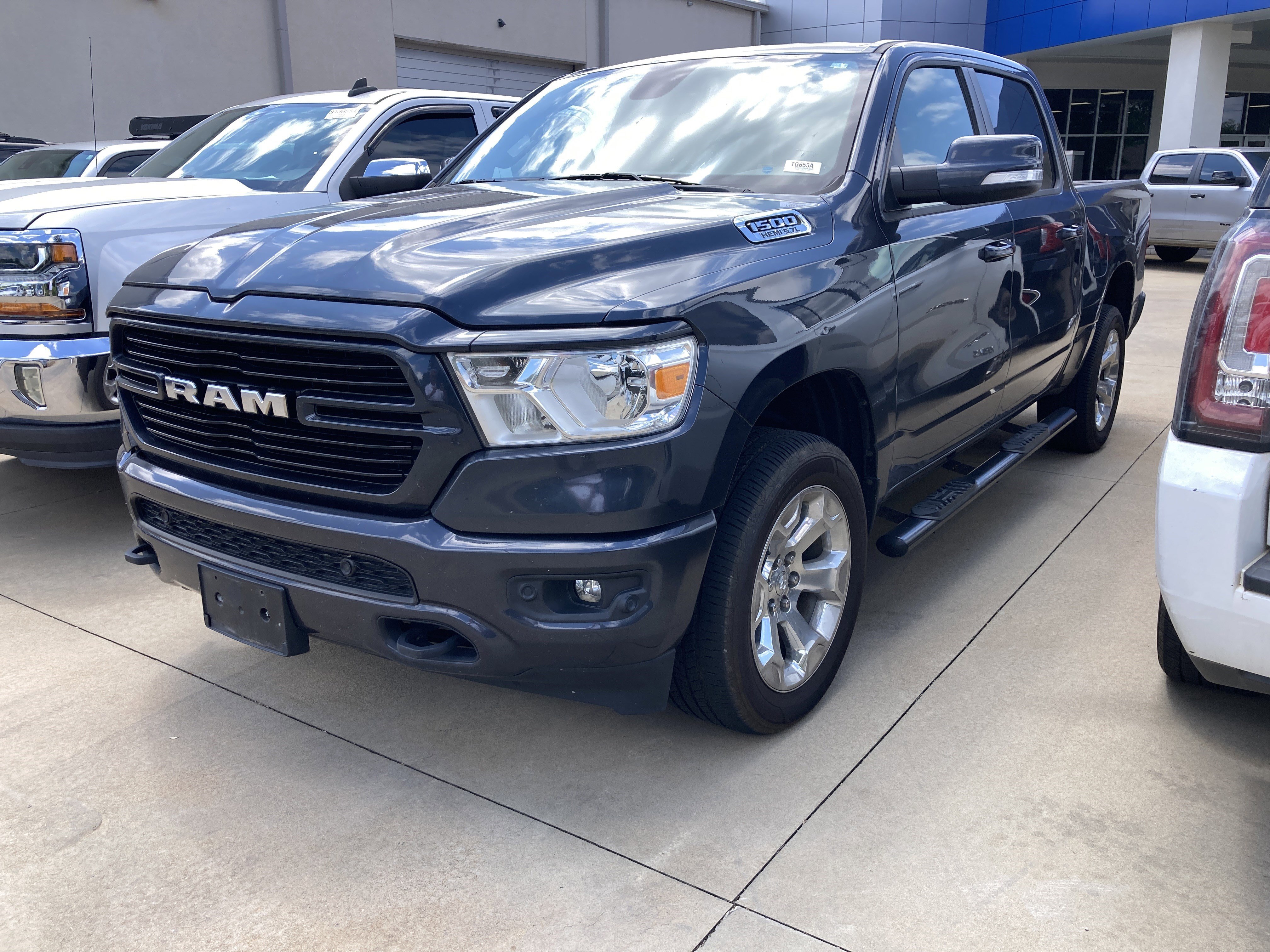2020 RAM 1500 Big Horn/Lone Star 4x4 Crew Cab 5'7's photo