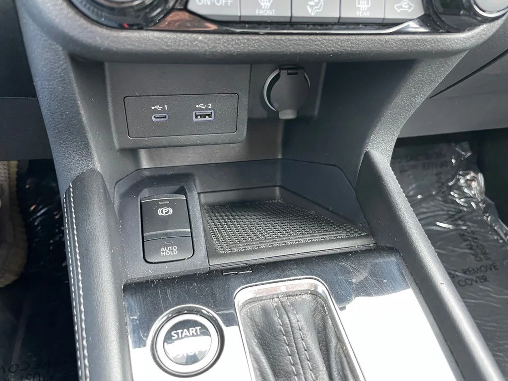 Used 2024 Super Black Nissan SR image 12
