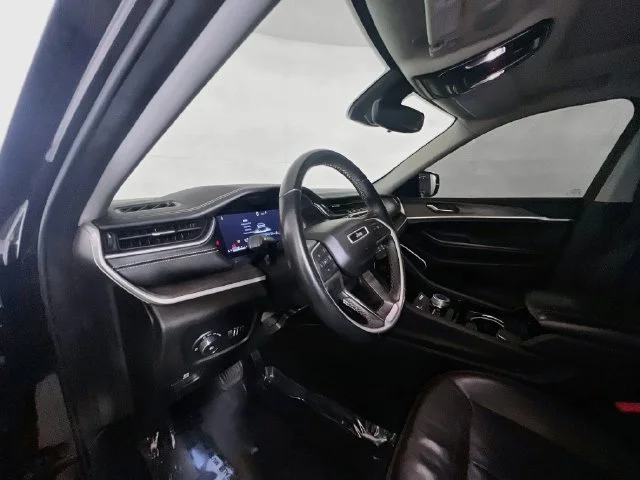 Used 2021 Diamond Black Jeep Limited image 16