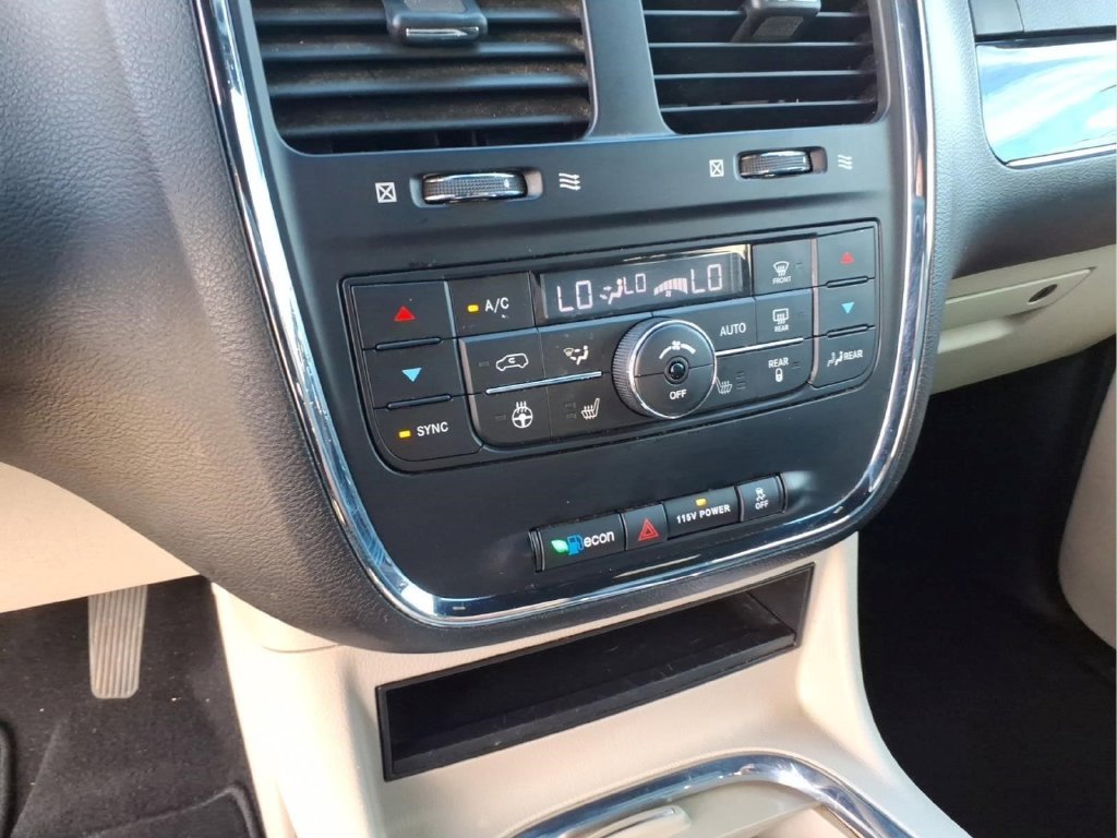 Used 2019 White Dodge SXT image 23