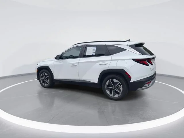 Used 2025 White Hyundai SEL image 6