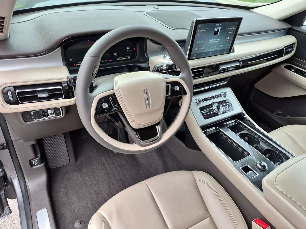 Used 2023 Gray Lincoln Standard image 11