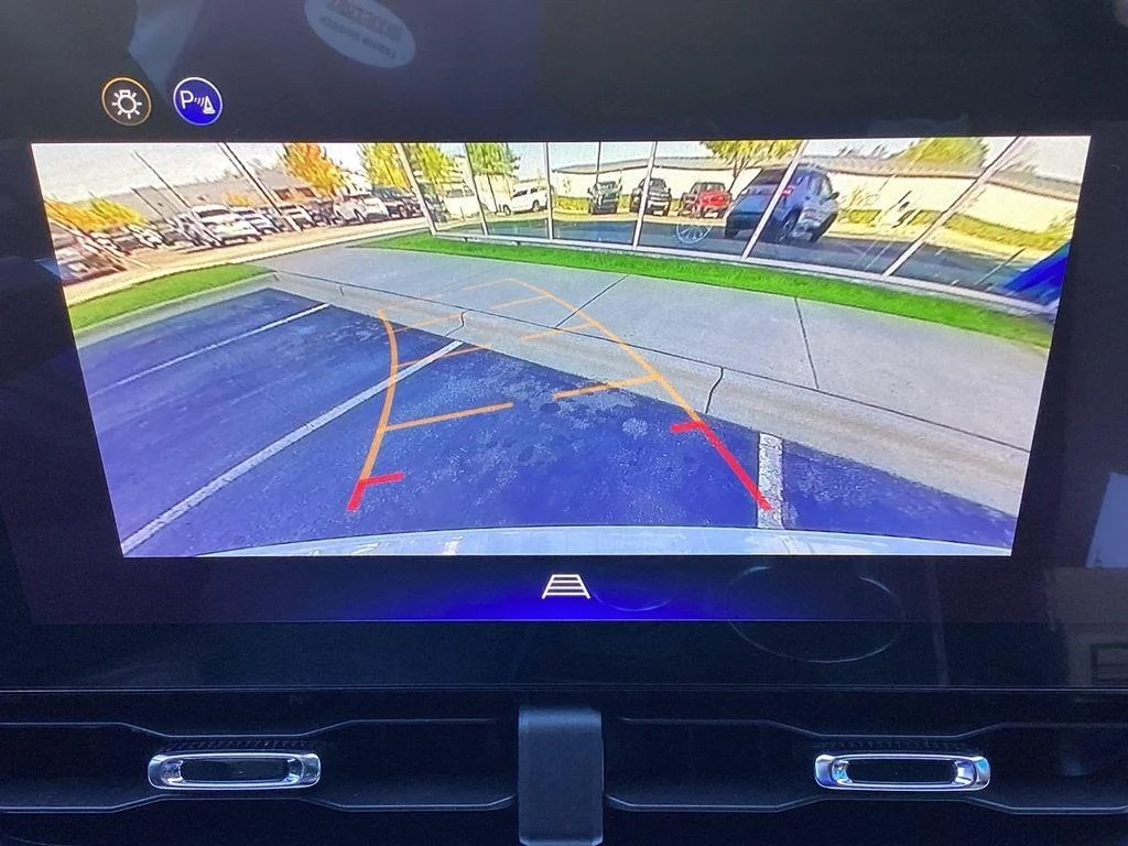 New 2026 Polar White Tricoat Chevrolet ACTIV image 15