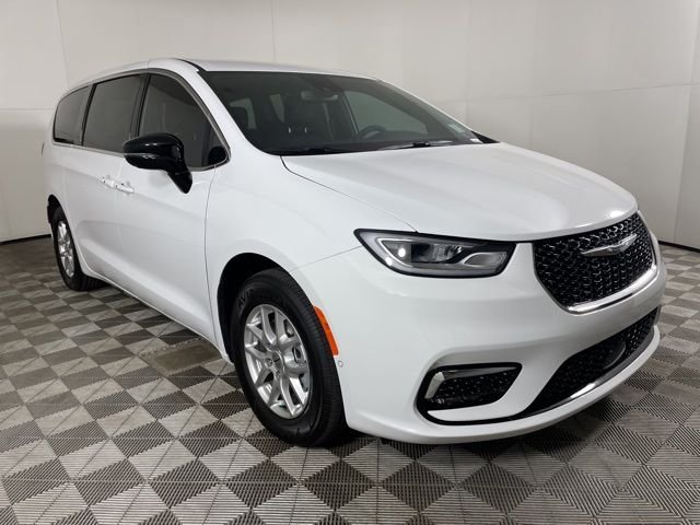 New 2025 Bright White Clear-Coat Exterior Paint Chrysler Select image 2