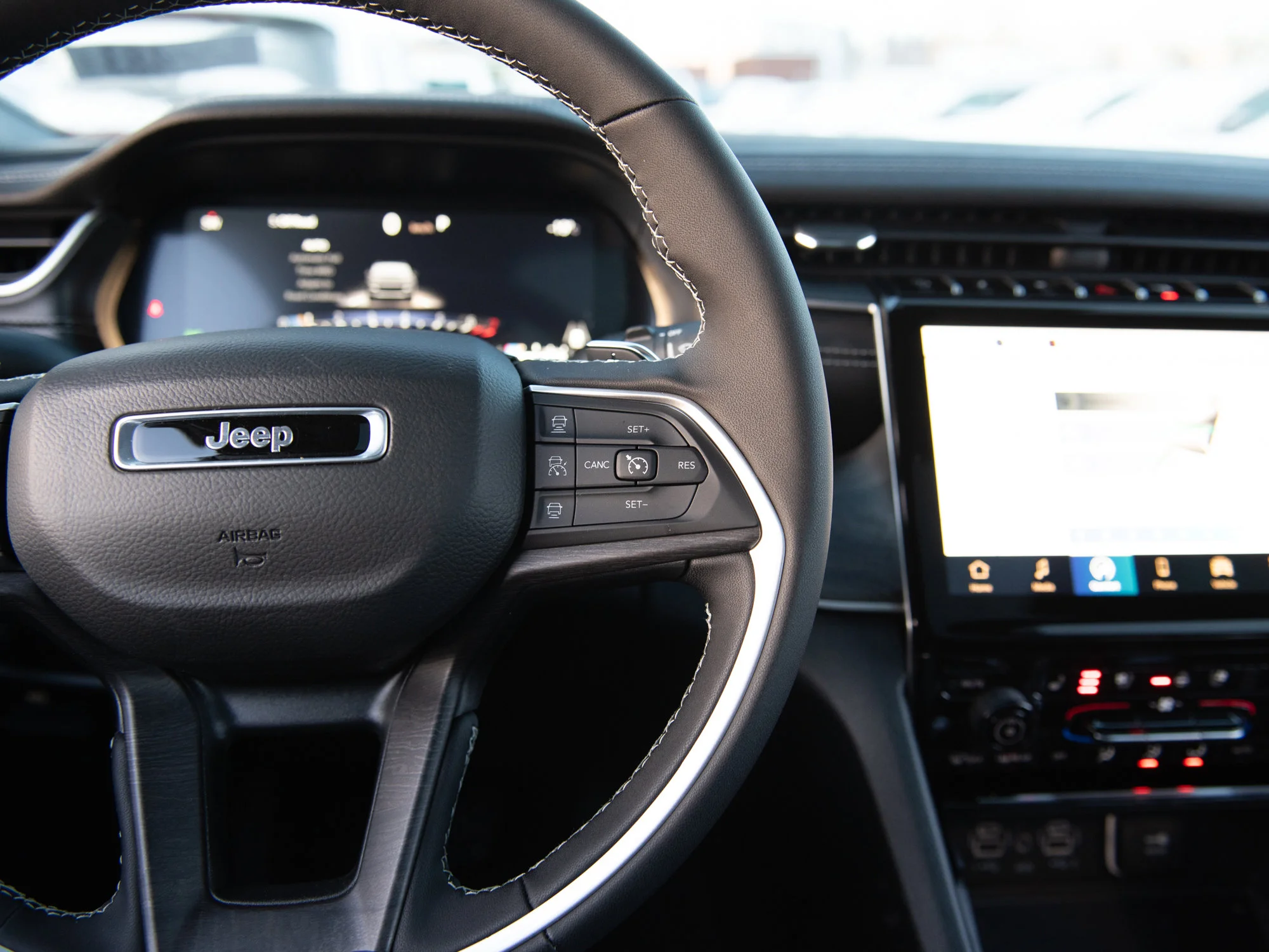 New 2025 White Jeep Limited* image 13