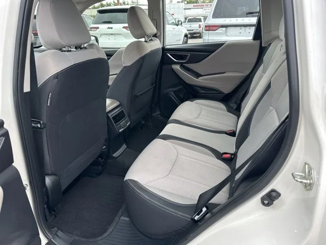 Used 2022 White Subaru Base image 15