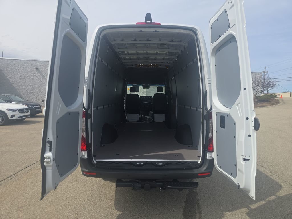 New 2026 Arctic White Mercedes-Benz Cargo 170 WB image 21