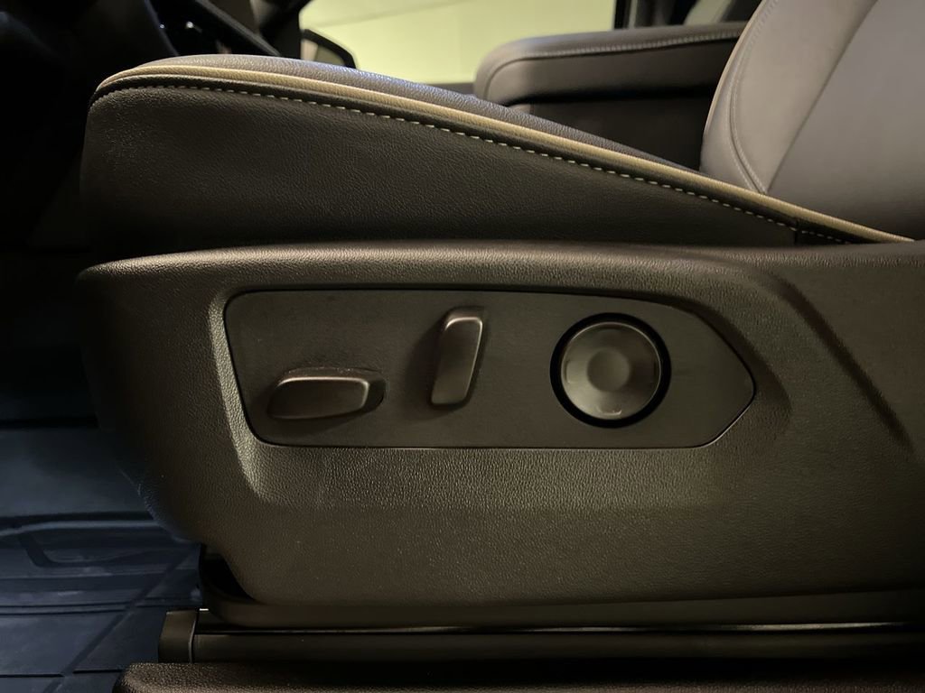 2026 Chevrolet Suburban Premier - Photo 12