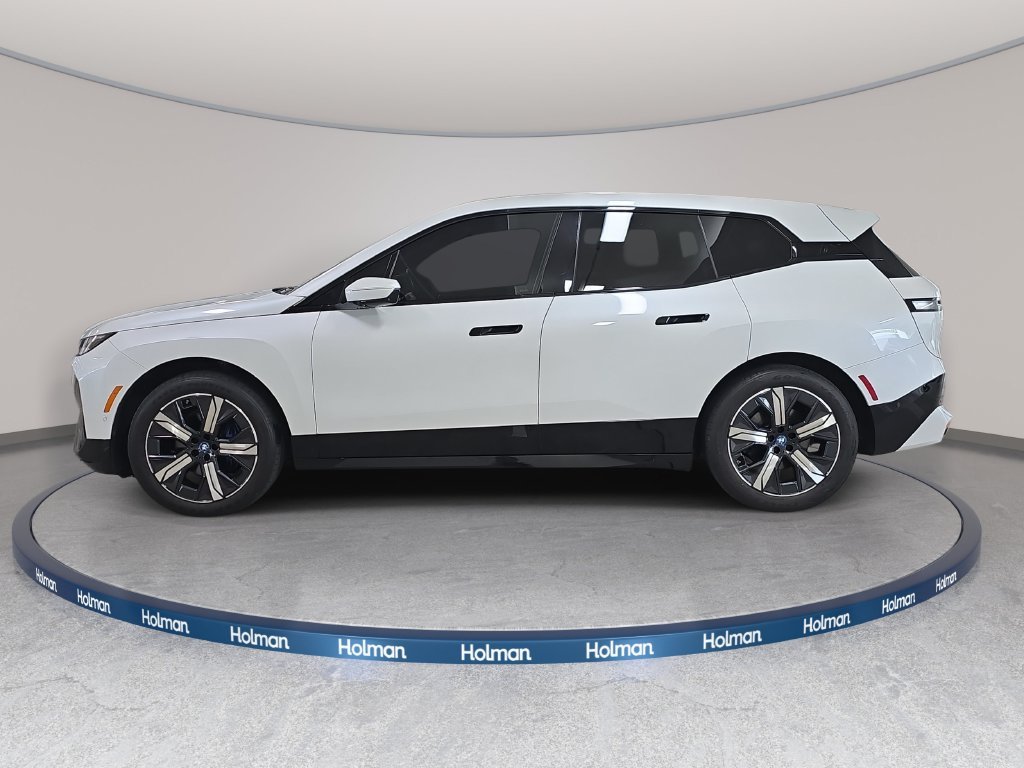 Used 2024 Mineral White Metallic BMW xDrive50 image 11