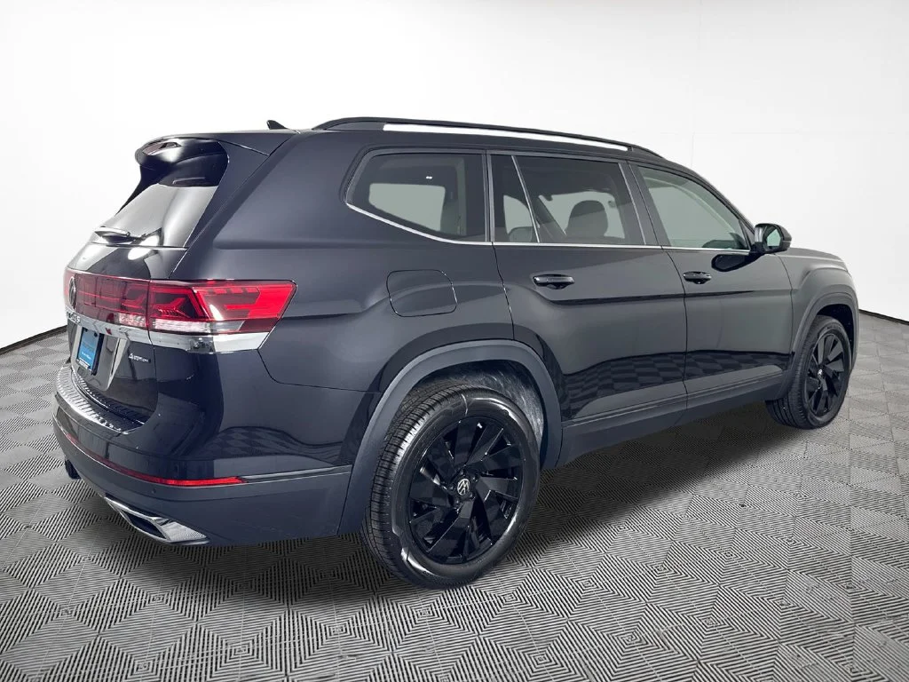 New 2026 Black Volkswagen SE w/Technology image 9
