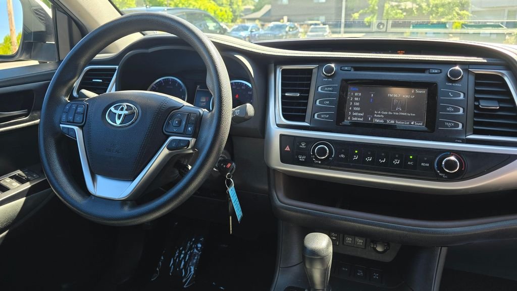 Used 2019 Blizzard Pearl Toyota LE image 11