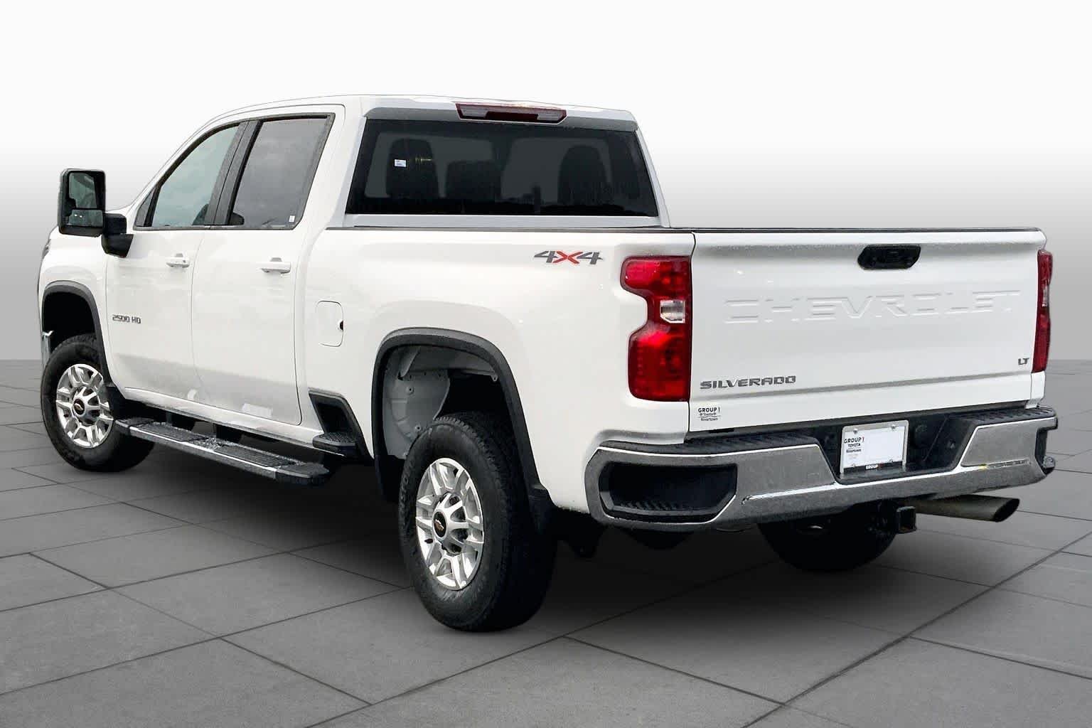 Used 2025 Summit White Chevrolet LT image 12