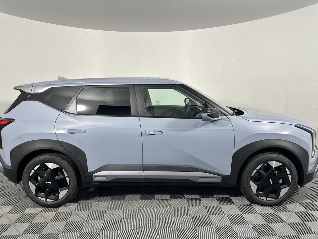 New 2027 Pale Gray Kia S image 18