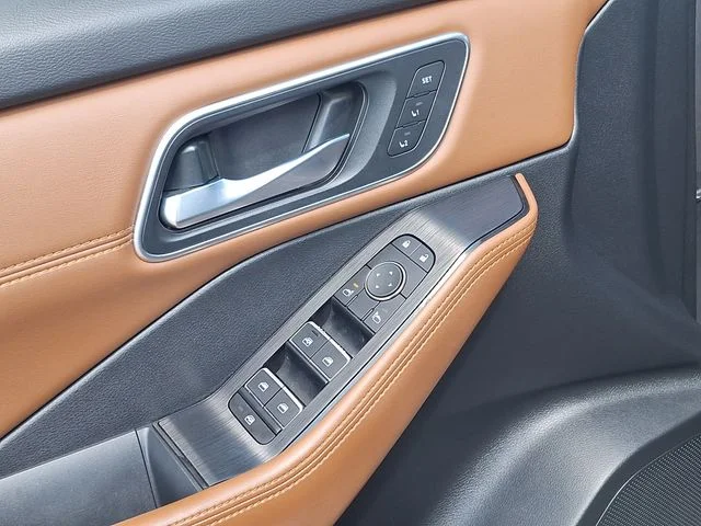 Used 2024 Gray Nissan Platinum image 12