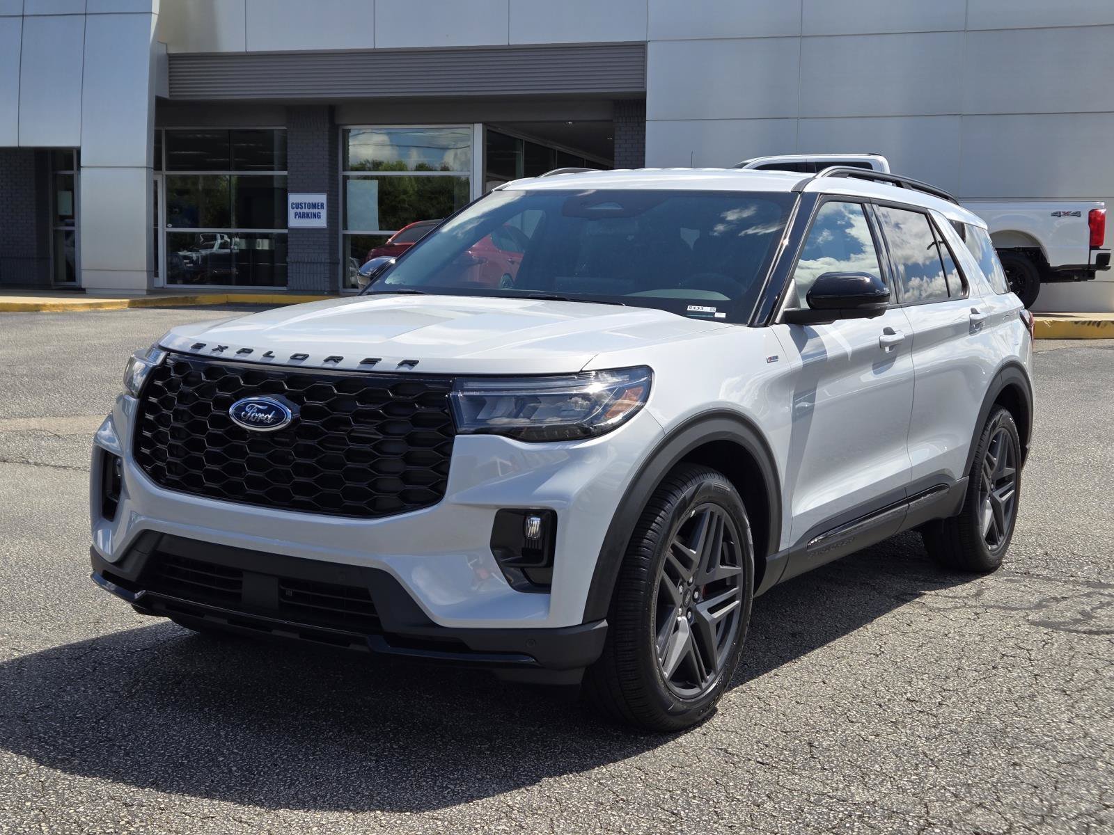 New 2026 Space White Metallic FORD ST-Line image 2