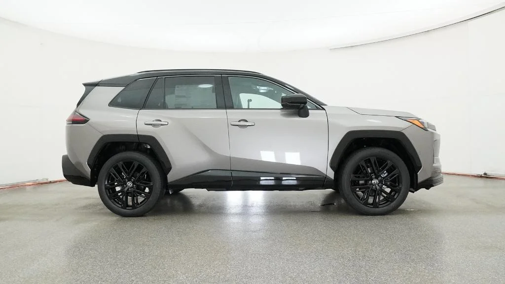 New 2026 Meteor Shower with Midnight Black Metallic roof Toyota XSE image 22