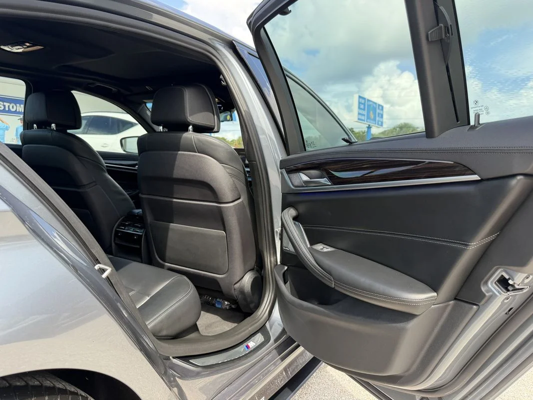 Used 2018  BMW M550i xDrive image 14