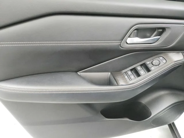 Used 2024 White Nissan SV image 37
