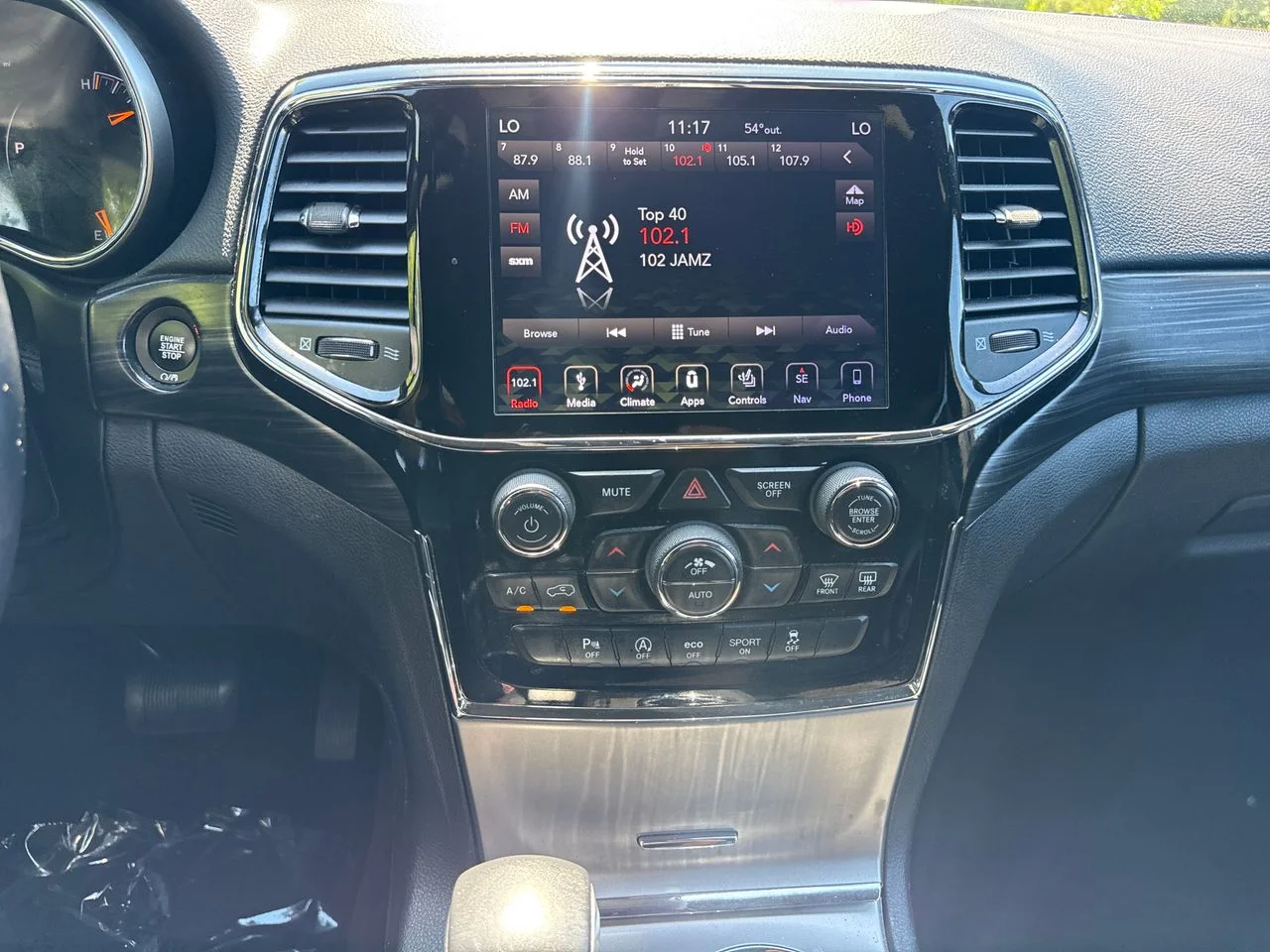 Used 2019 Red Jeep Laredo E image 18