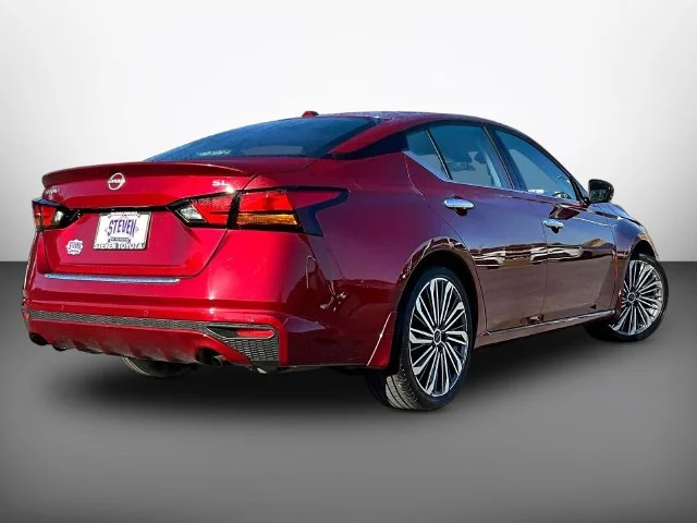 Used 2023 Red Nissan 2.5 SL image 6