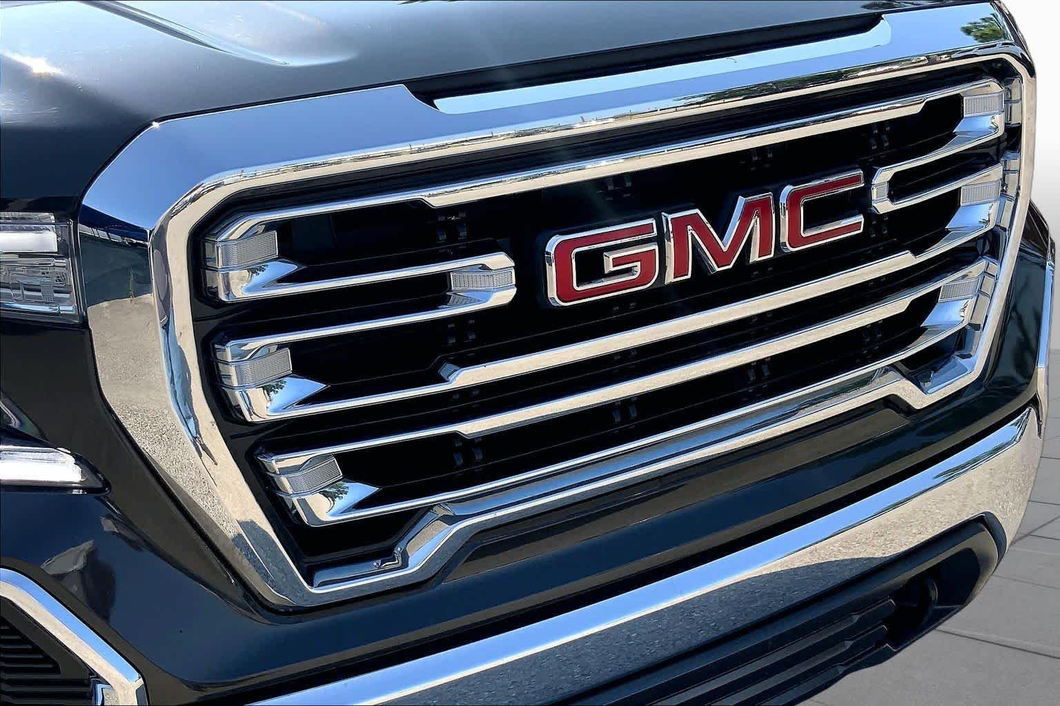 Used 2021 Brownstone Metallic GMC SLT image 30