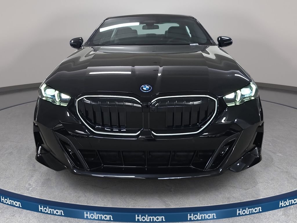 New 2027 Black Sapphire Metallic BMW 550e xDrive image 2