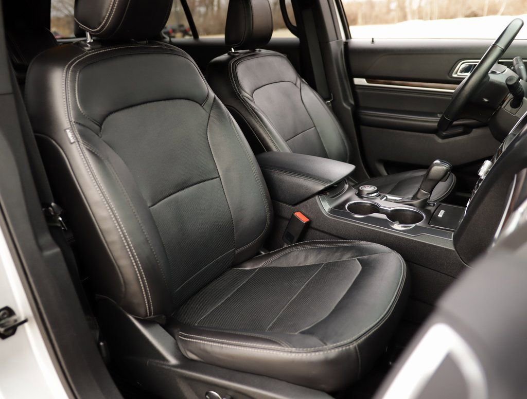 Used 2018 Silver Ford Limited image 32