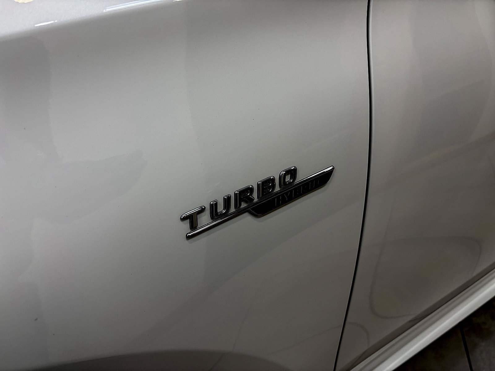 New 2027 MANUFAKTUR Moonlight White Metallic Mercedes-Benz AMG® GLE 53e image 39