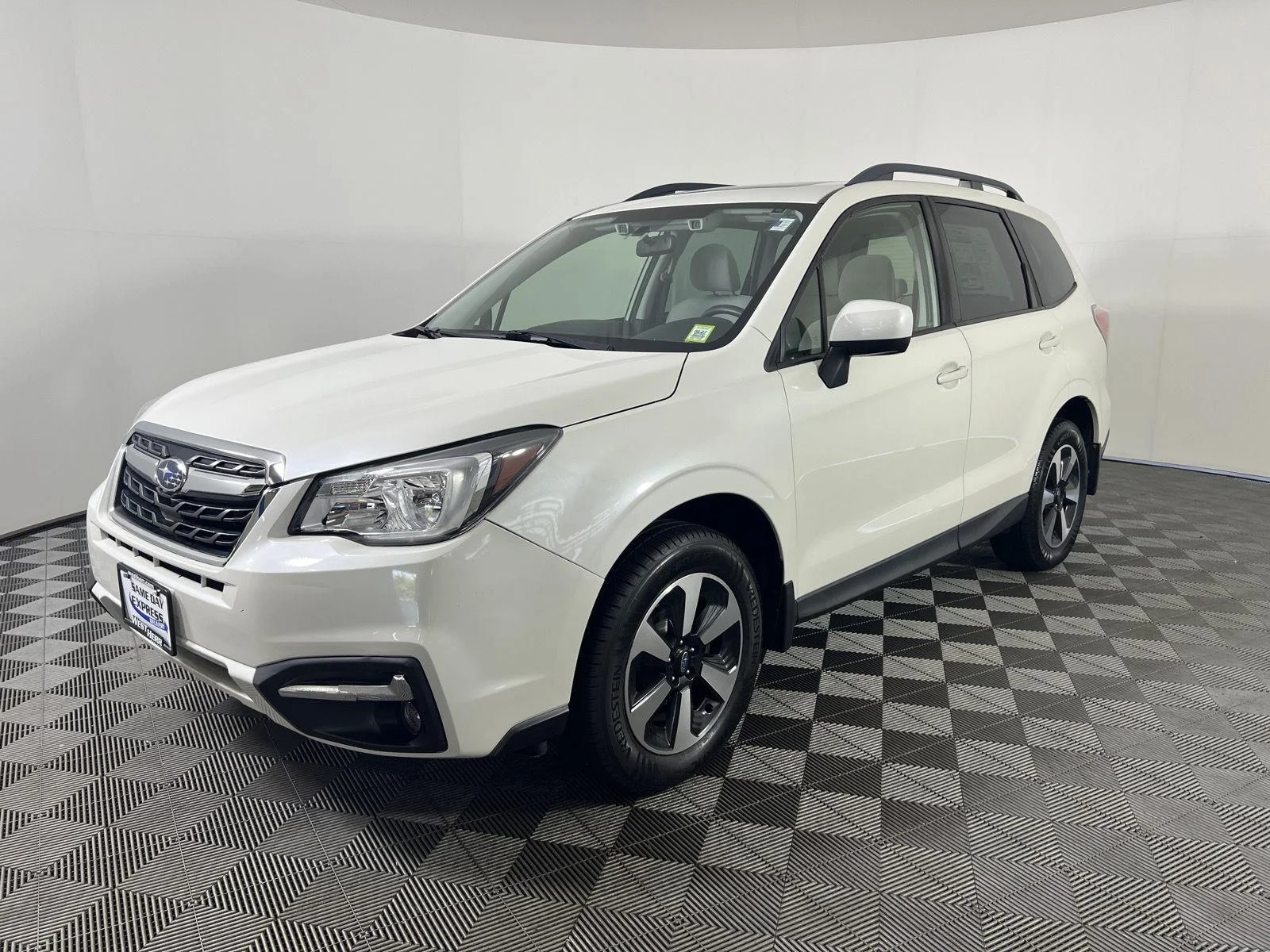Used 2018 Crystal White Pearl Subaru Premium image 7