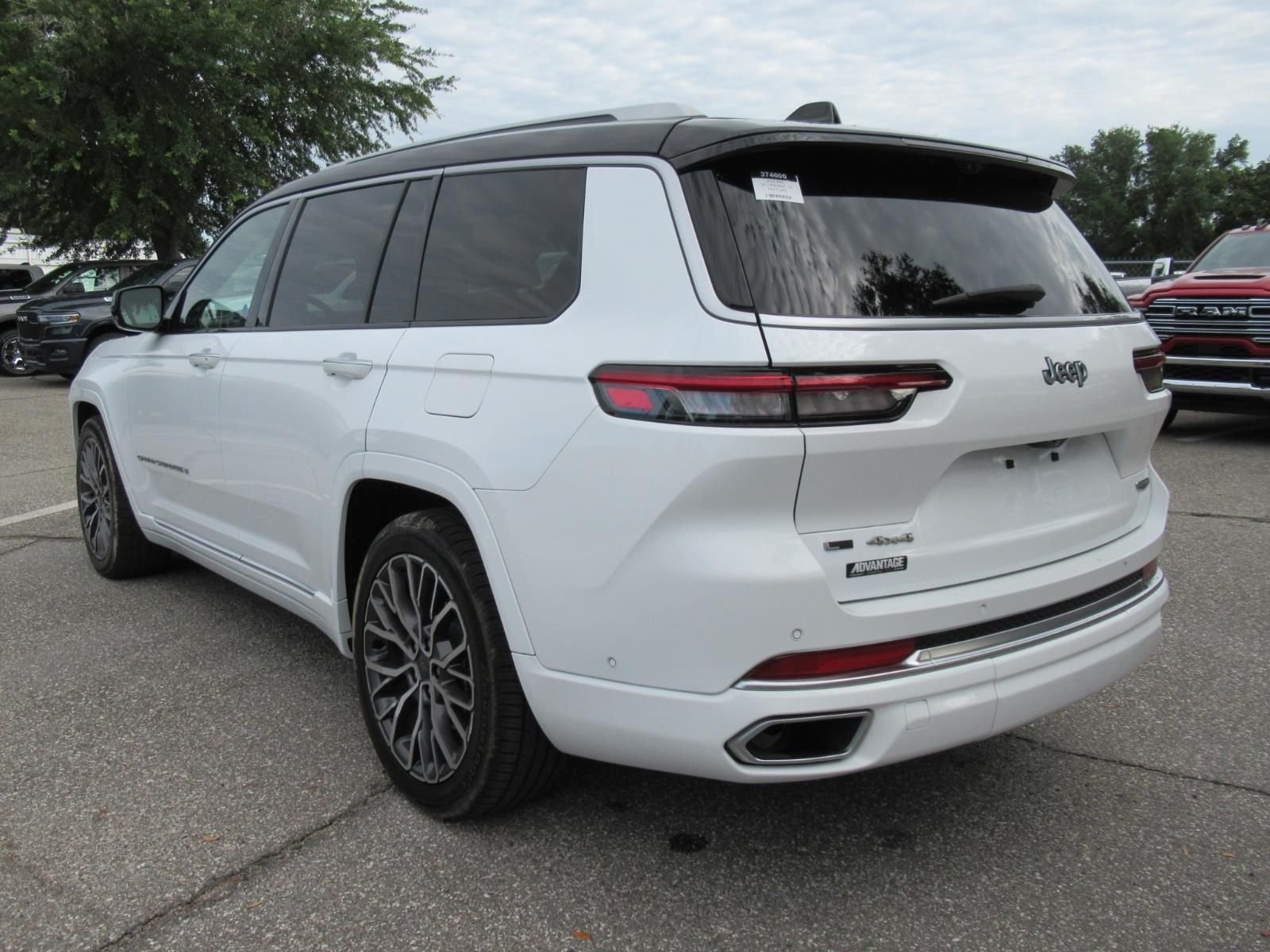 Used 2023 White Jeep Summit image 5