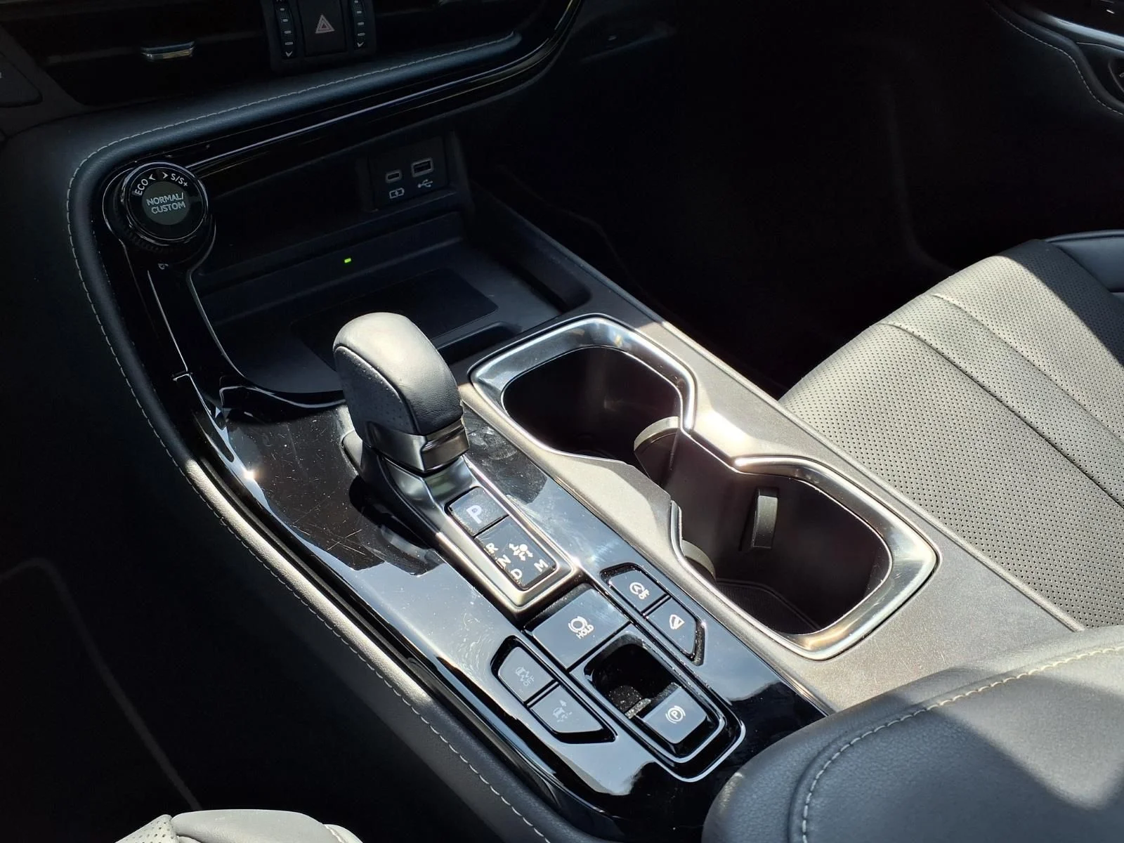 Used 2024 Black Lexus 350 F SPORT Handling image 25