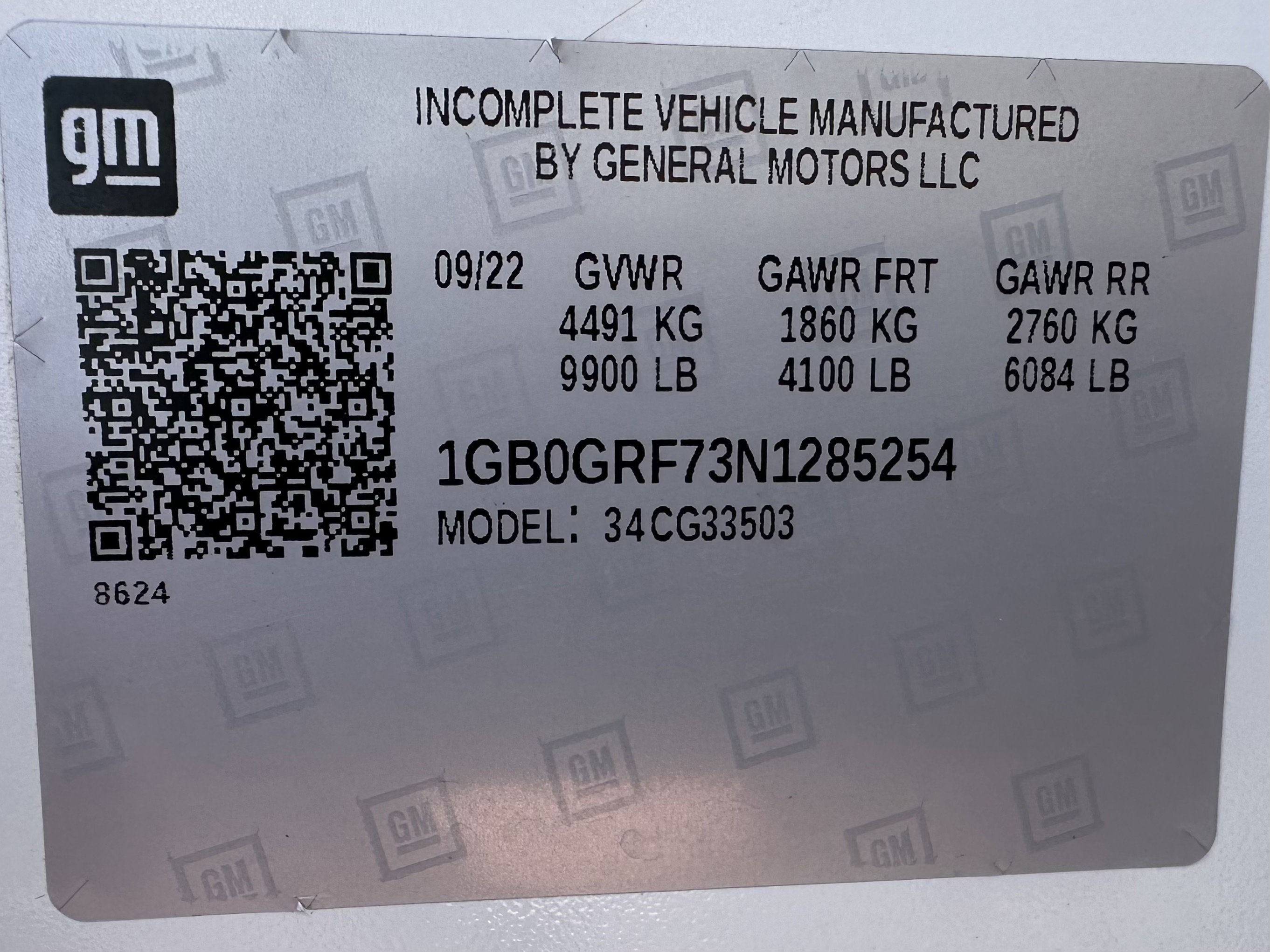 Certified Used 2022 Summit White Chevrolet 12ft Box Van image 23