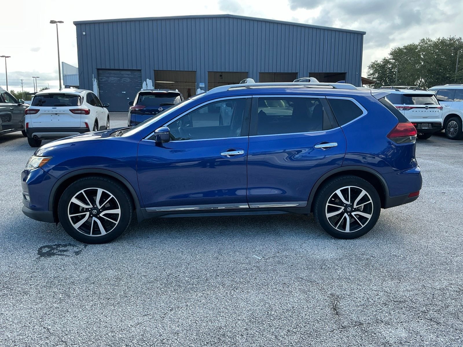 Certified Used 2020 Blue Nissan SL image 5