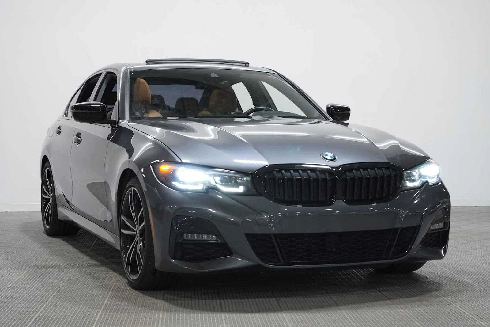 Used 2022 Mineral Grey Metallic BMW 330i image 3