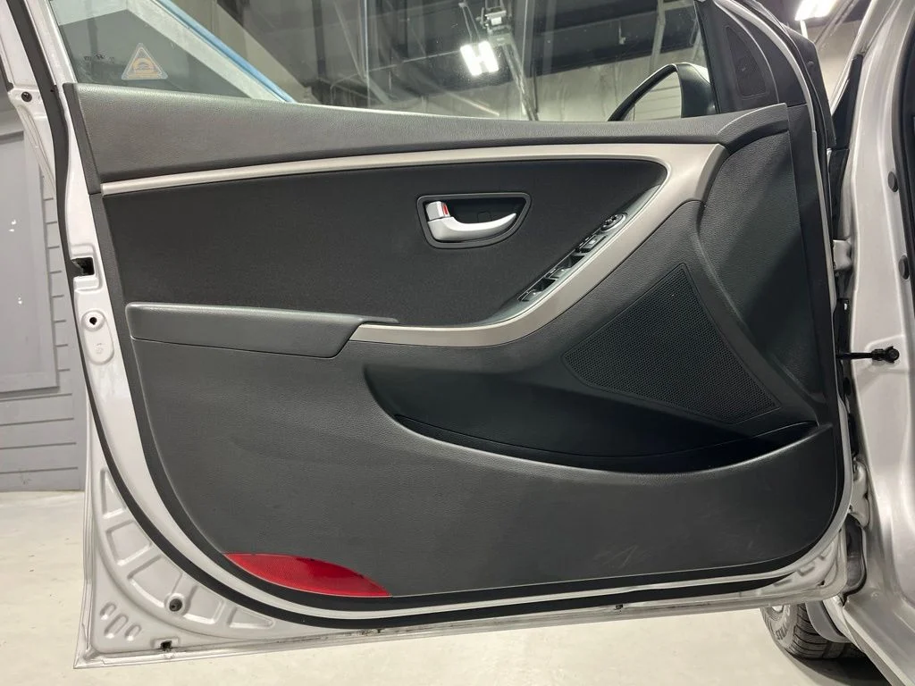 Used 2016 Silver Hyundai Base image 10