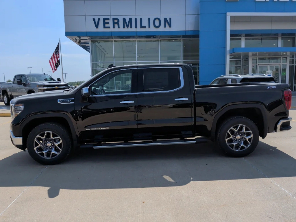 2026 GMC Sierra 4WD Crew Cab Short Box SLT's photo