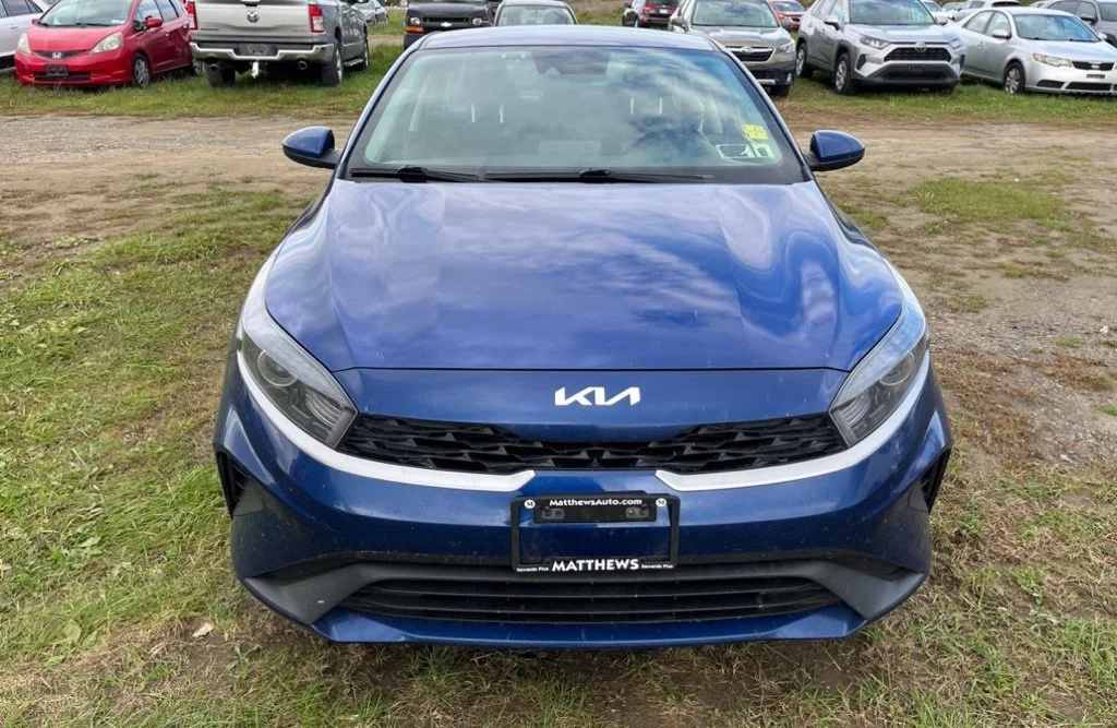 Used 2023 Blue Kia LXS image 10