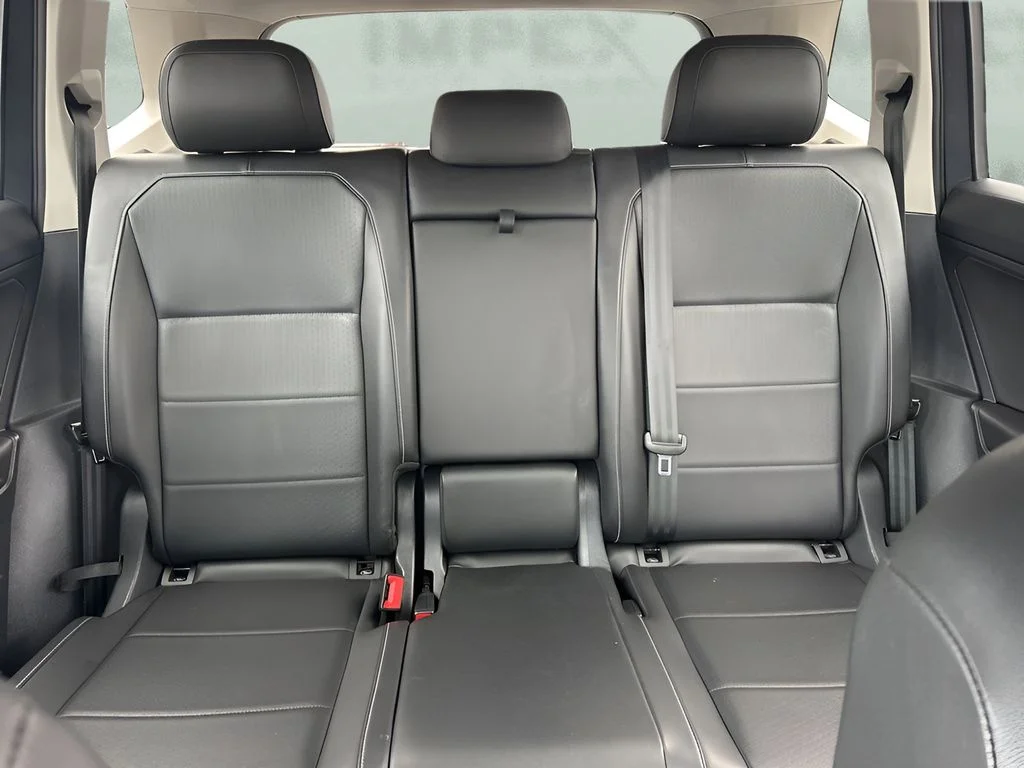 Used 2021 Gray Volkswagen 2.0T SE image 11