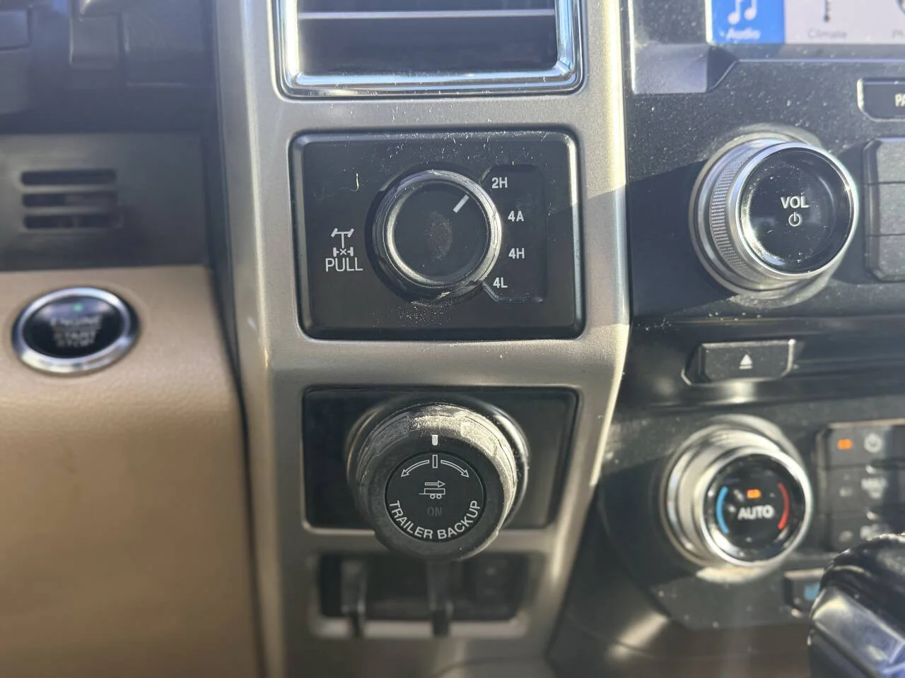 Used 2016 White Ford Lariat 4x4 4dr SuperCrew 5.5 ft. SB image 28