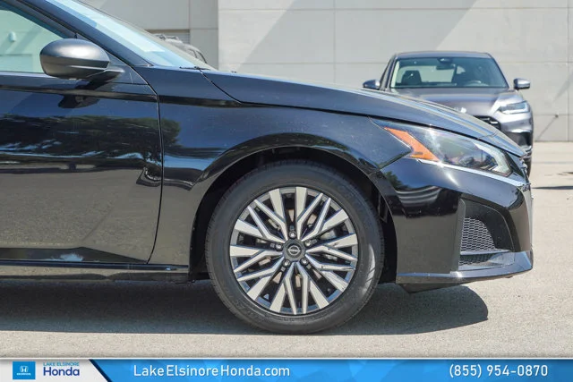 Used 2024 Super Black Nissan 2.5 SV image 7