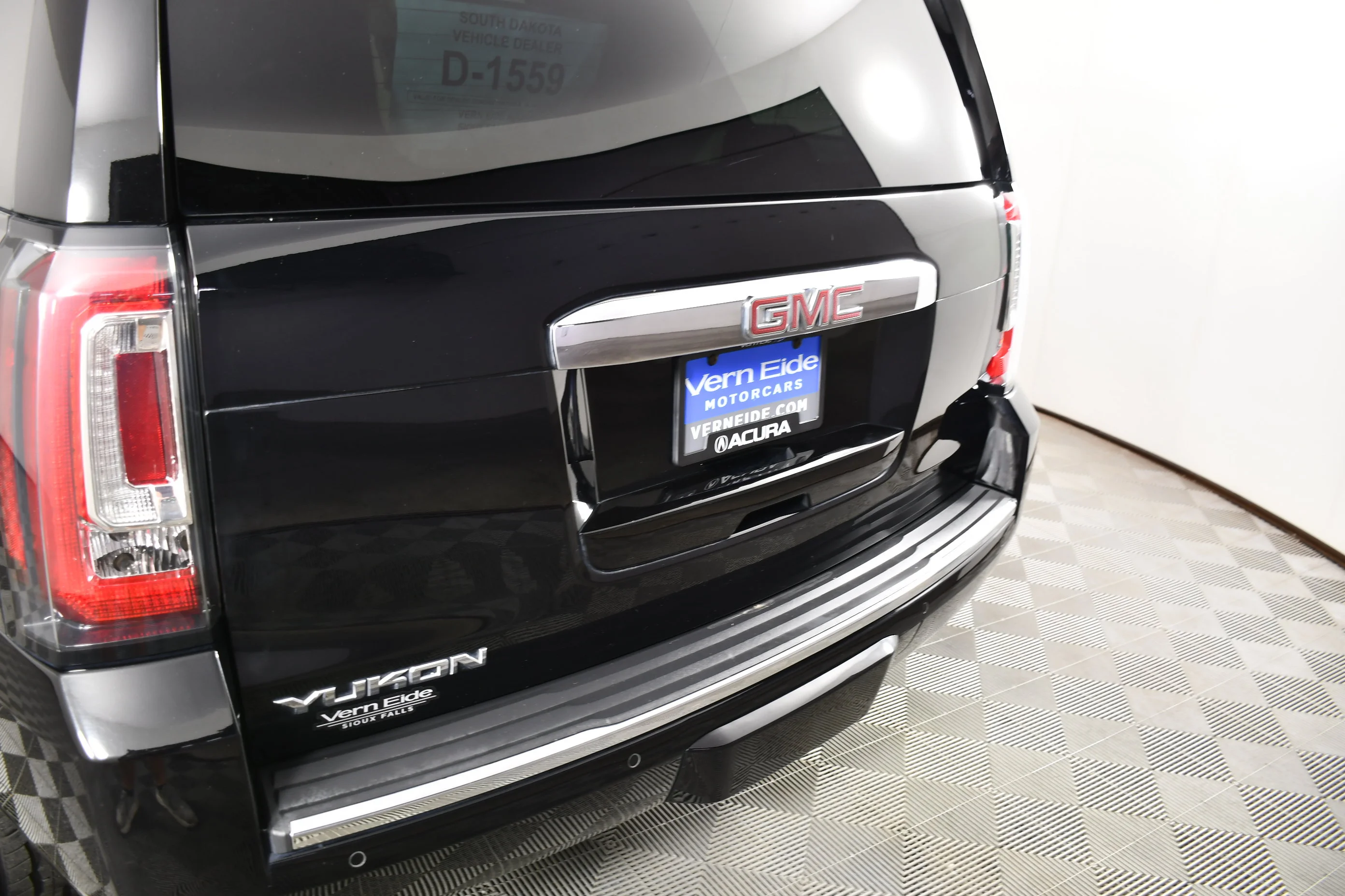 Used 2018 Onyx Black GMC Denali image 15