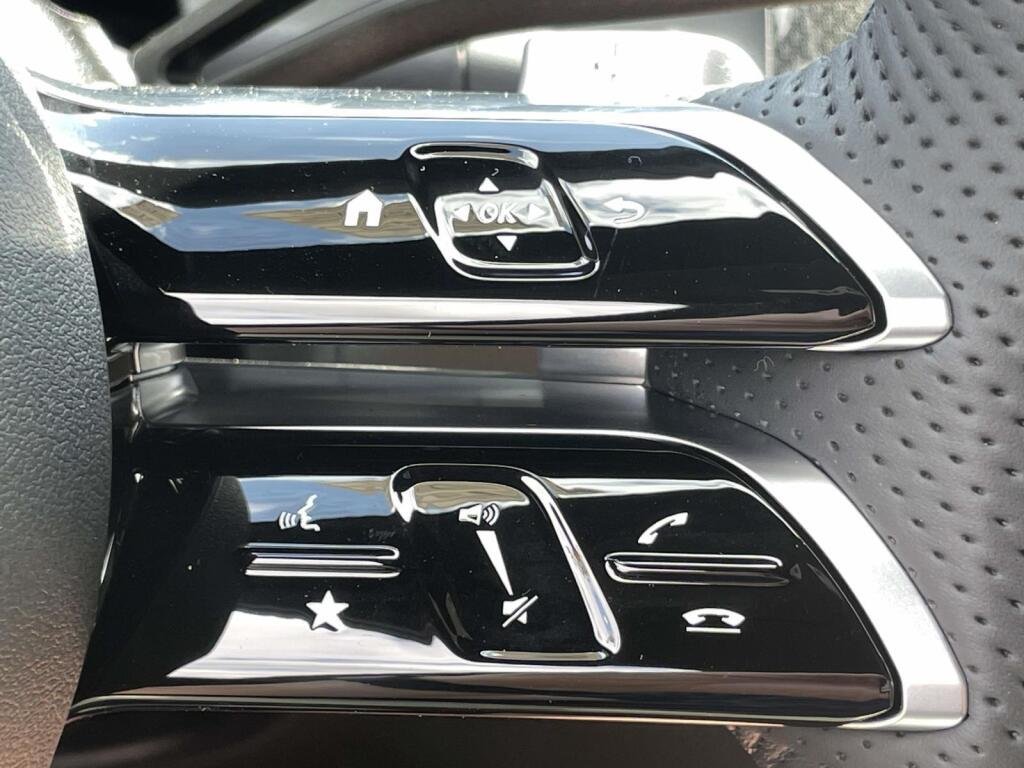 New 2026 2040/Black Mercedes-Benz GLC 300 image 35