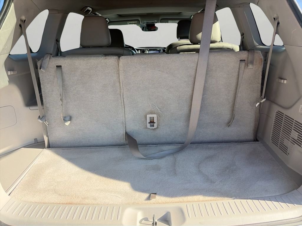 Used 2019 Silver Toyota XLE image 7