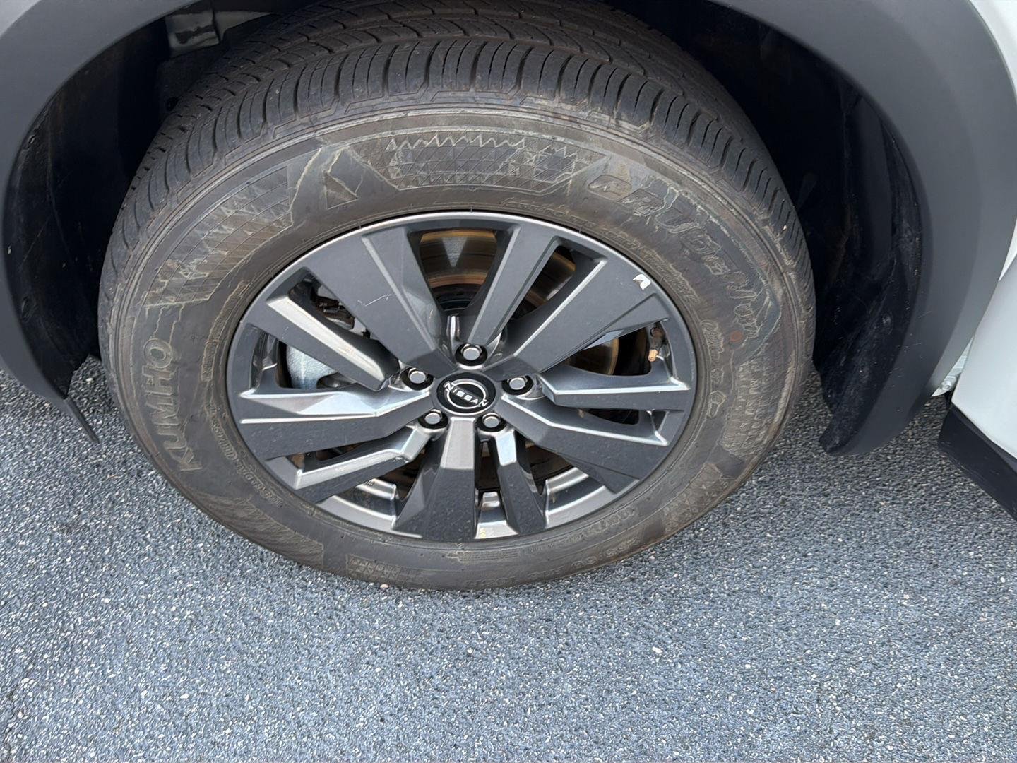 2025 Nissan Pathfinder SV - Photo 38