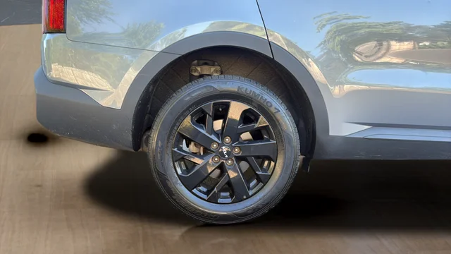 Used 2023 Silver Kia X-Line S image 28